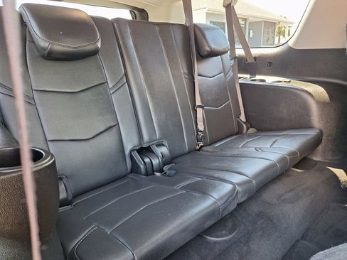 Used 2018 Cadillac Escalade ESV Luxury RWD image 31