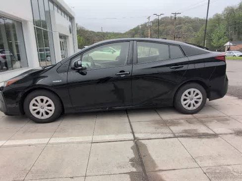 Used 2020 Toyota Prius LE FWD image 2