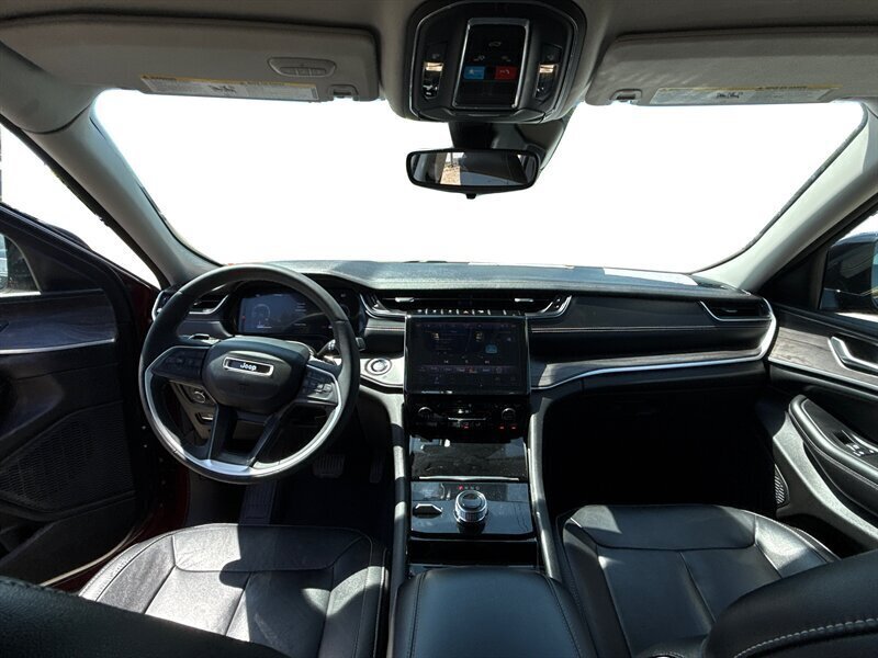 Used 2023 Jeep Grand Cherokee Limited AWD/4WD image 13