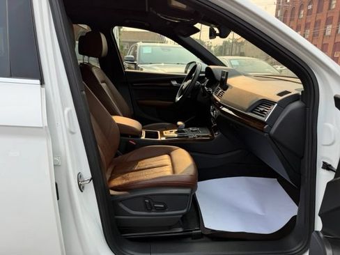Used 2019 Audi Q5 2.0T Premium w/ Convenience Package AWD/4WD image 17
