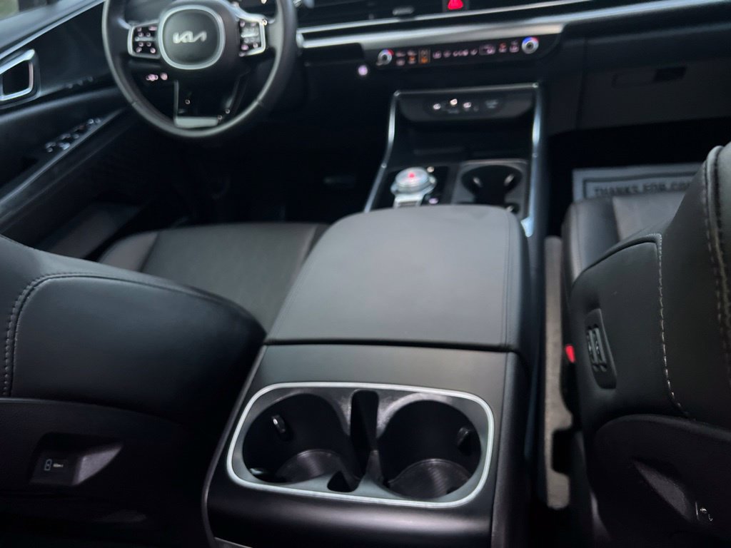 Used 2025 Kia Carnival SX w/ SX Dark Edition Package FWD image 15
