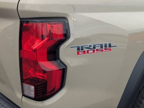 Used 2024 Chevrolet Colorado Trail Boss w/ Technology Package image 4