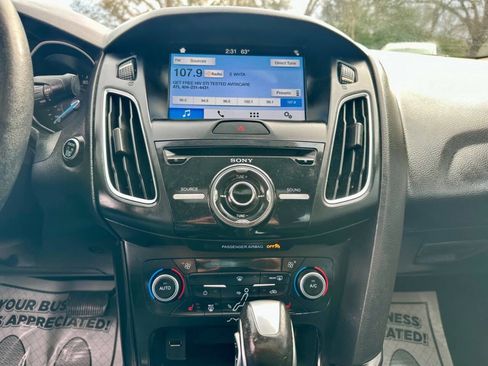 Used 2018 Ford Focus Titanium image 24
