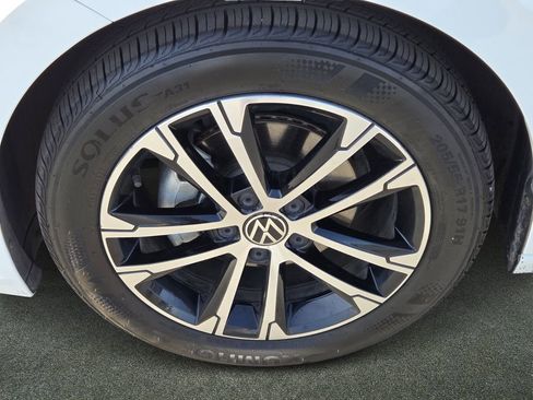 Used 2024 Volkswagen Jetta Sport image 5