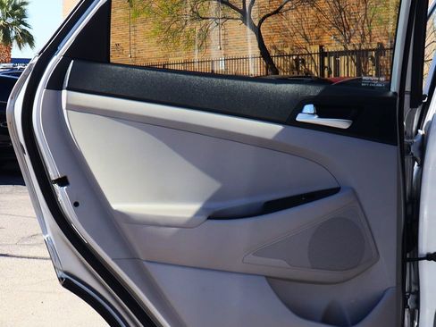 Used 2020 Hyundai Tucson SE image 32