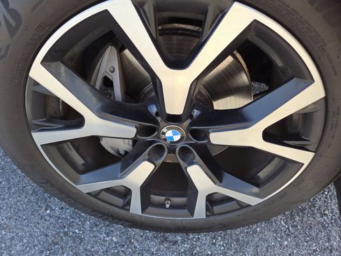 Used 2021 BMW X7 xDrive40i w/ Premium Package AWD/4WD image 14
