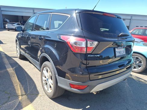 Used 2017 Ford Escape SE FWD image 4