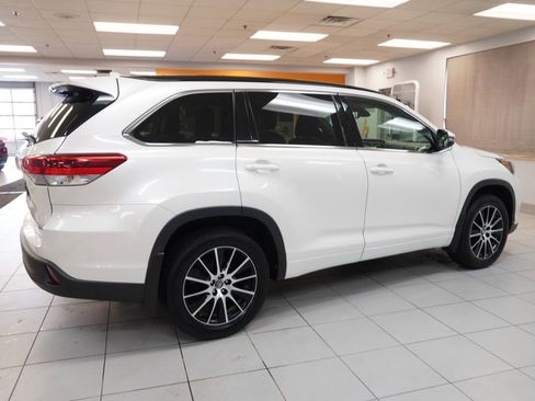 Used 2018 Toyota Highlander SE image 13