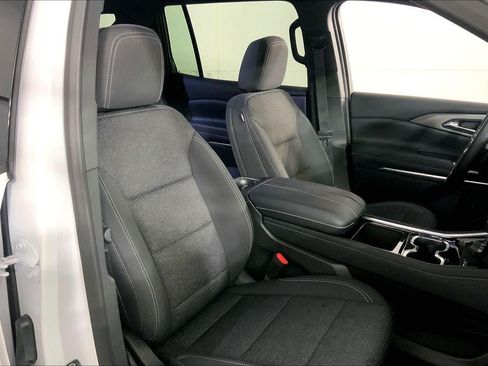 Used 2025 Chevrolet Traverse LT w/ Enhanced Driving Package FWD image 7