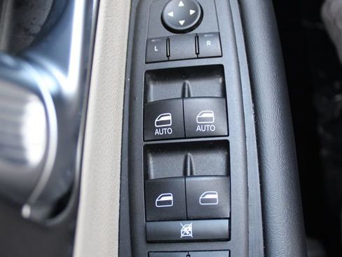 Used 2024 Chrysler Pacifica Limited FWD image 23
