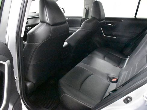 Used 2023 Toyota RAV4 XLE Premium image 15