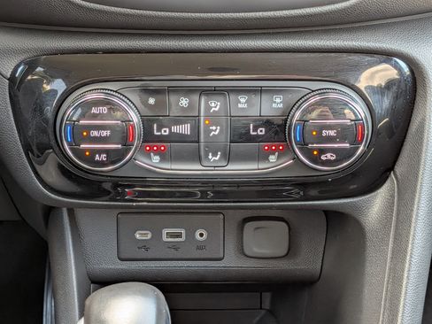 Certified 2021 Buick Encore GX Select FWD image 19