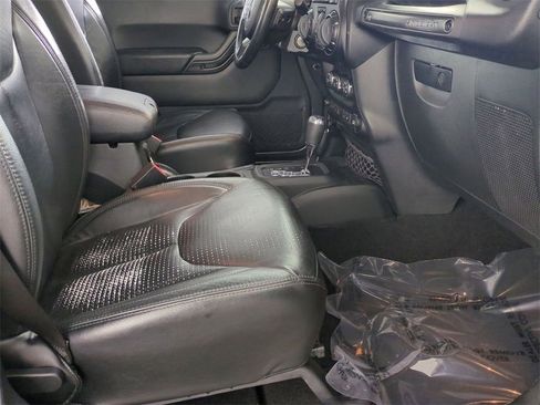 Used 2017 Jeep Wrangler Unlimited Sahara image 23