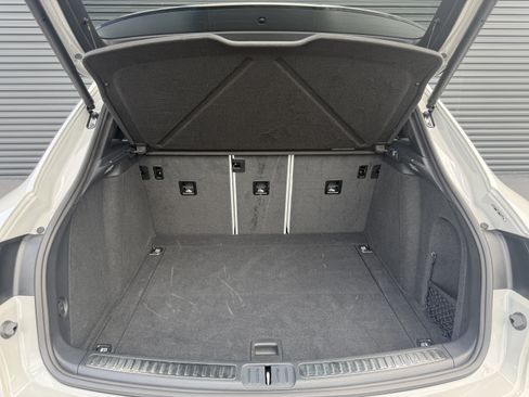 Certified 2024 Porsche Macan AWD/4WD image 11