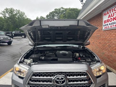 Used 2016 Toyota Tacoma TRD Sport w/ Towing Package AWD/4WD image 34