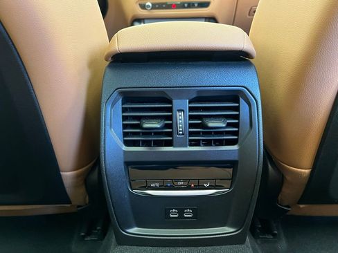 Certified 2025 BMW 330i Sedan image 9