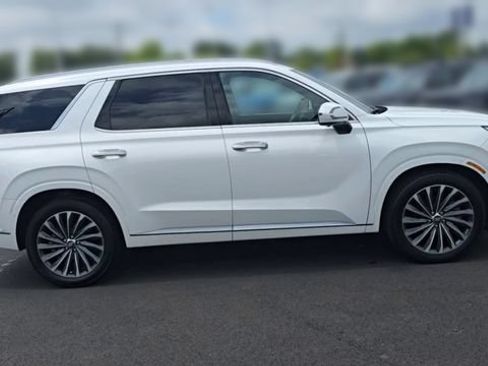Used 2024 Hyundai Palisade Calligraphy FWD image 2