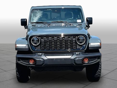 Used 2024 Jeep Gladiator Sport AWD/4WD image 4