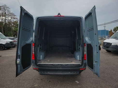 Used 2024 Mercedes-Benz Sprinter 2500 image 9