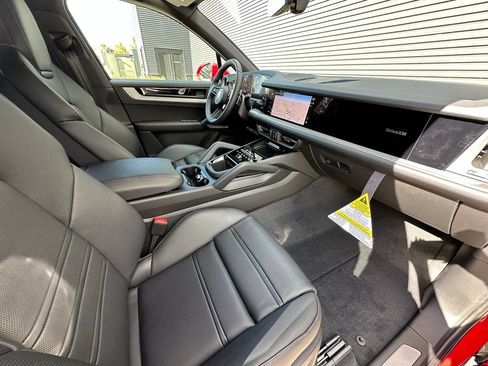 Certified 2026 Porsche Cayenne AWD/4WD image 37