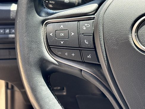 Used 2019 Lexus UX 250h w/ Premium Package AWD/4WD image 19