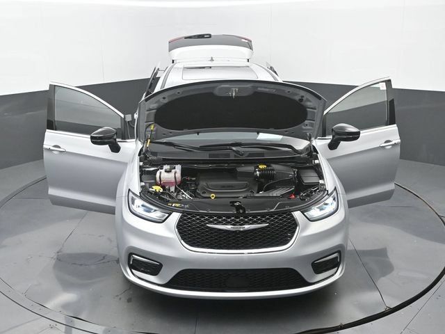 Used 2026 Chrysler Pacifica Limited FWD image 34