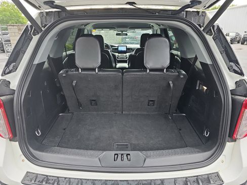 Used 2023 Ford Explorer XLT w/ Equipment Group 202A RWD image 13