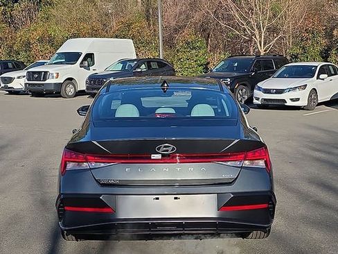 New 2026 Hyundai Elantra Limited image 17