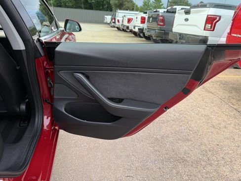 Used 2018 Tesla Model 3 Long Range RWD image 16
