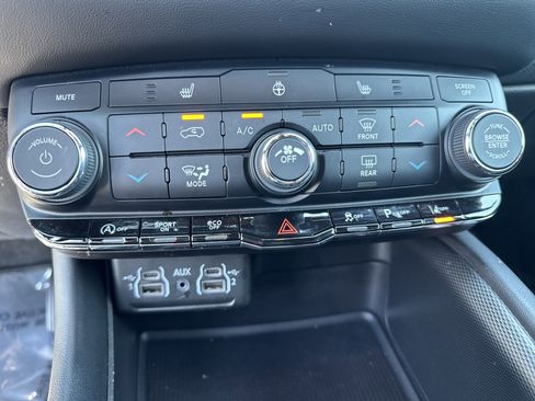 Used 2022 Dodge Durango GT RWD image 29