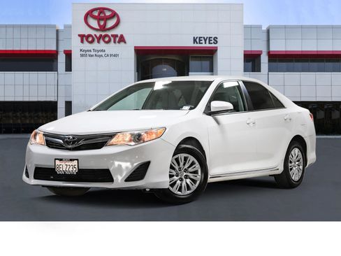 Used 2014 Toyota Camry LE FWD image 1