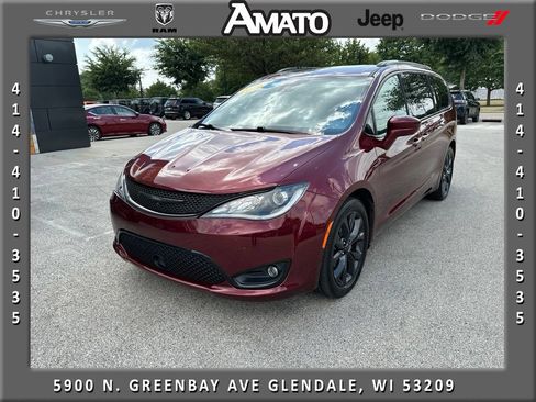 Used 2019 Chrysler Pacifica Touring-L FWD image 1