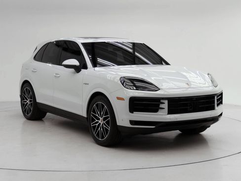Certified 2025 Porsche Cayenne S AWD/4WD image 9