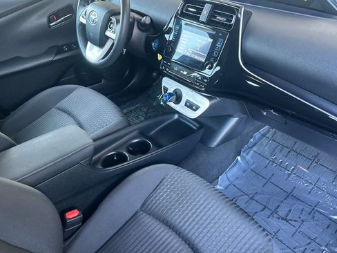 Used 2017 Toyota Prius Two FWD image 16