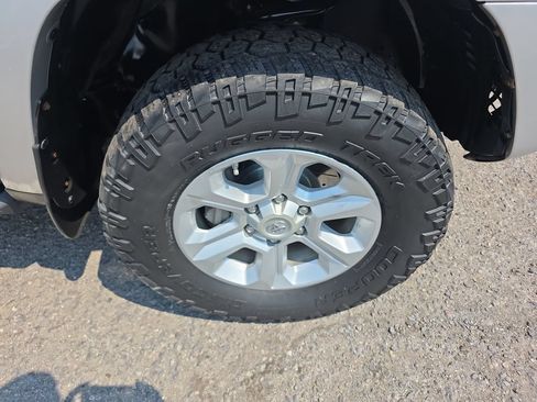 Used 2017 Toyota 4Runner SR5 AWD/4WD image 35