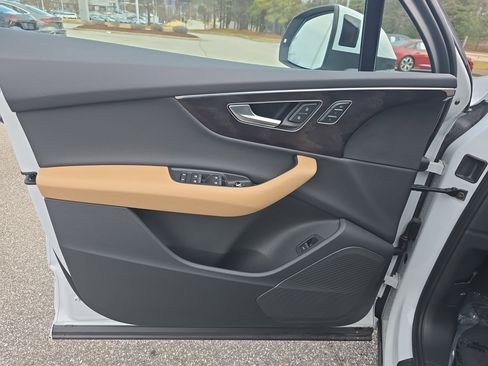 Certified 2025 Audi Q7 Premium w/ Convenience Package image 25