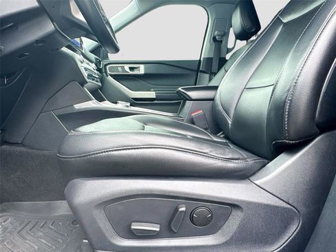 Used 2020 Ford Explorer XLT w/ Equipment Group 202A image 18