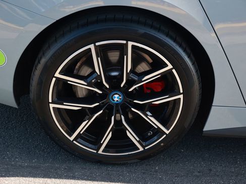 Used 2023 BMW i4 eDrive40 w/ M Sport Package RWD image 9