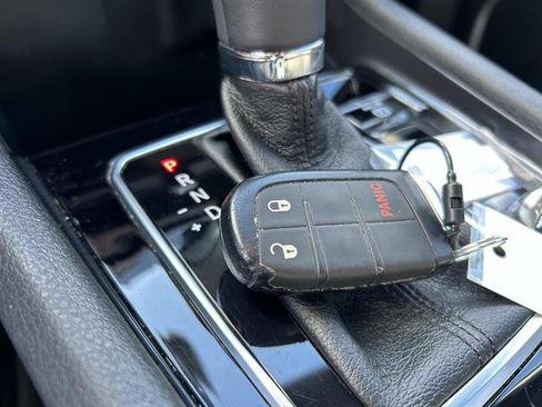 Used 2024 Jeep Compass Latitude image 32