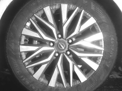 Used 2025 Nissan Altima 2.5 SV FWD image 12