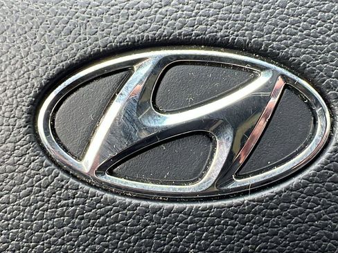 Used 2021 Hyundai Tucson Limited AWD/4WD image 32