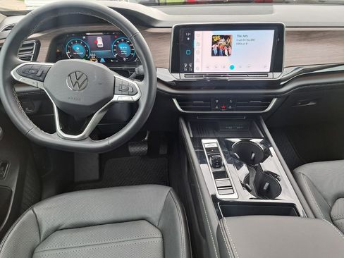 Used 2025 Volkswagen Atlas SEL image 22