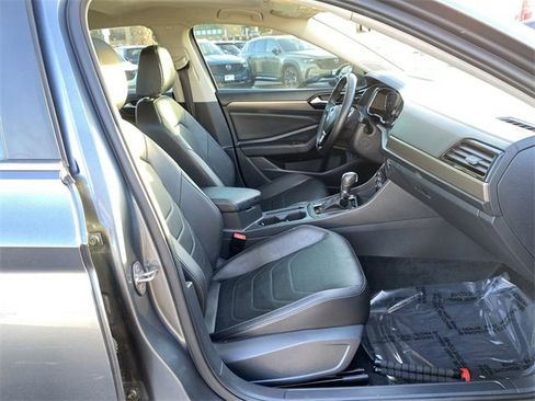 Used 2019 Volkswagen Jetta SEL Premium image 29