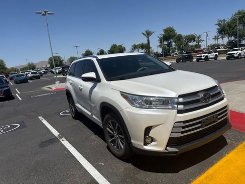 Used 2018 Toyota Highlander XLE w/ Carpet Mat Package (TMS) FWD image 5