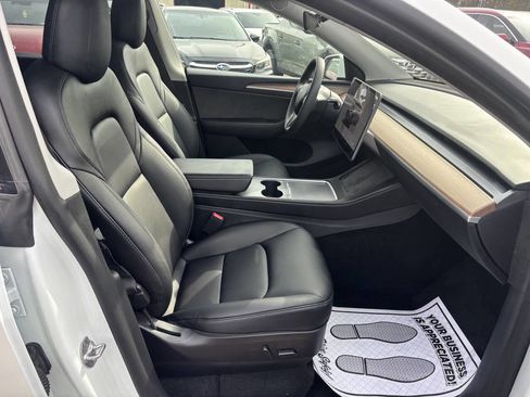 Used 2022 Tesla Model Y Long Range image 27