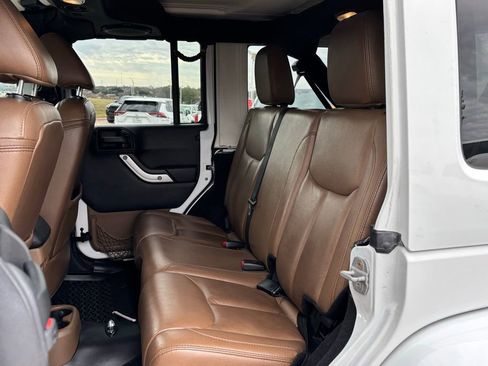 Used 2014 Jeep Wrangler Unlimited Rubicon image 9