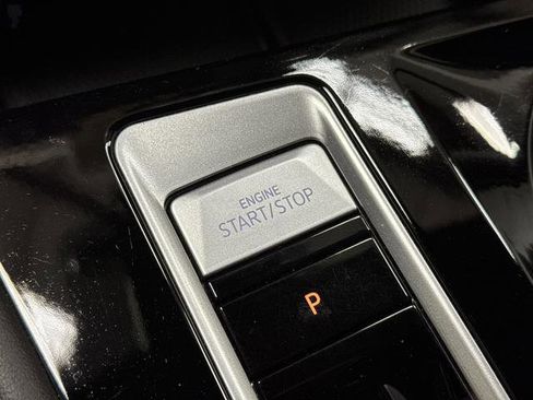 Used 2024 Volkswagen Atlas Cross Sport SEL Premium R-Line image 23