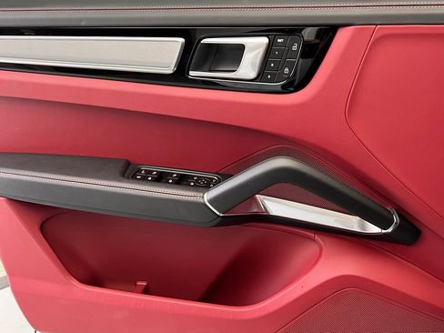 Certified 2023 Porsche Cayenne Turbo S AWD/4WD image 19
