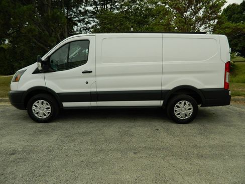Used 2017 Ford Transit 250 130 Low Roof image 4