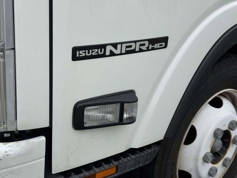 Used 2020 Isuzu NPR RWD image 9
